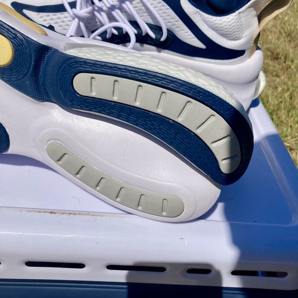 Adidas Alphaboost V1 NCAA pack - Picture 10 of 16